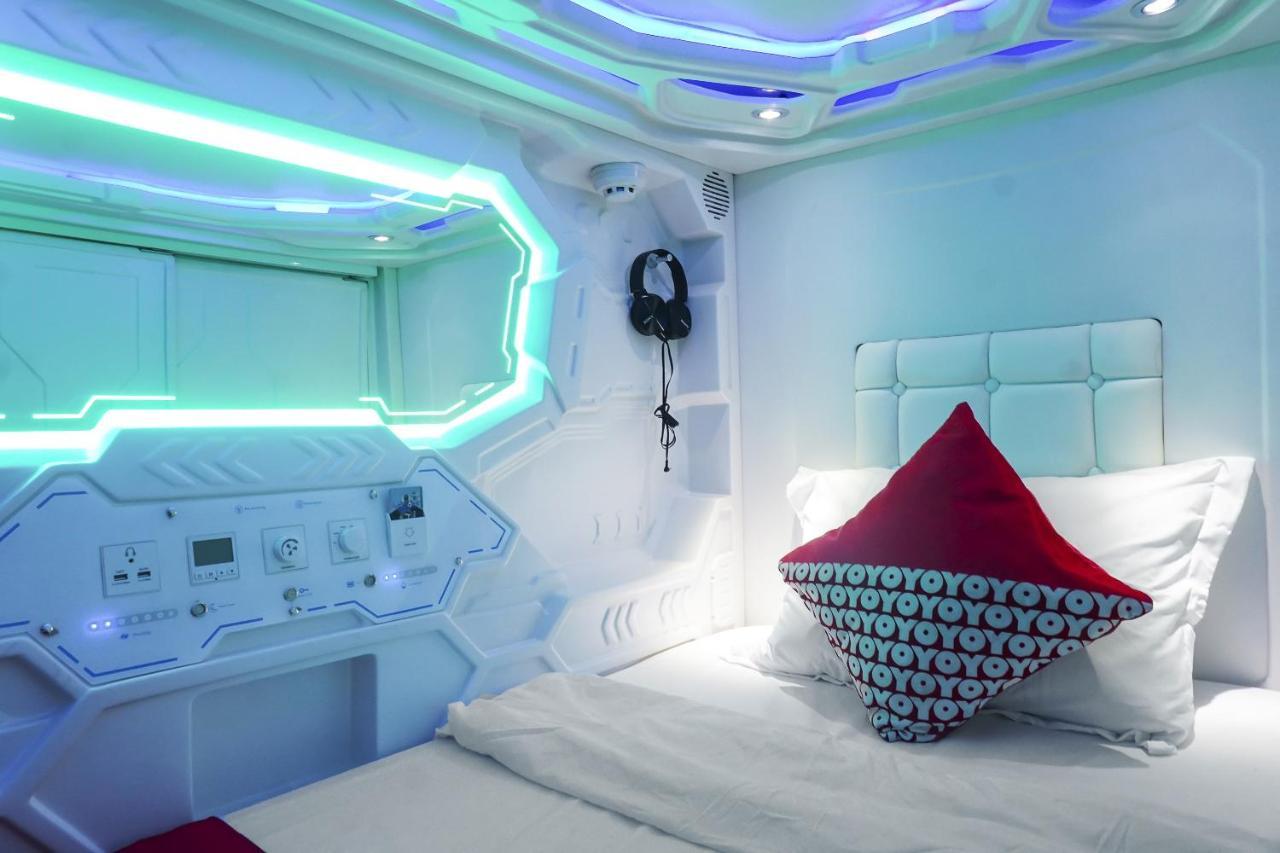 Super Oyo 91328 Fiducia Capsule Hotel 자카르타 외부 사진